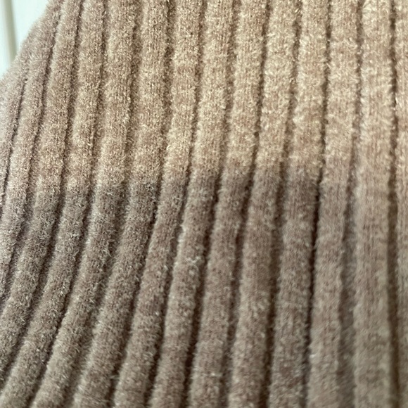 WHBM soft velvety sweater size small - Picture 6 of 6